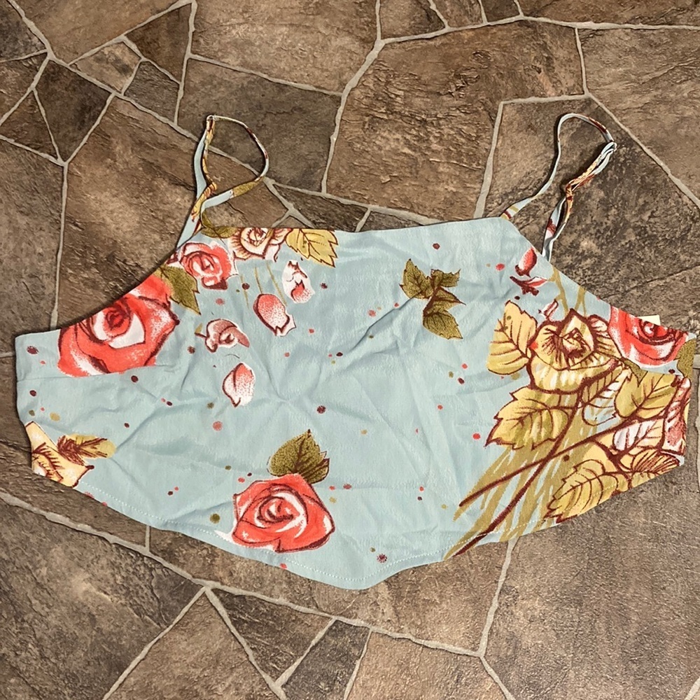 NWT Urban Renewal Floral Crop Top Sz Medium - Picture 1 of 10
